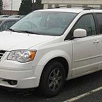800px-08_Chrysler_Town_&_Country_Touring